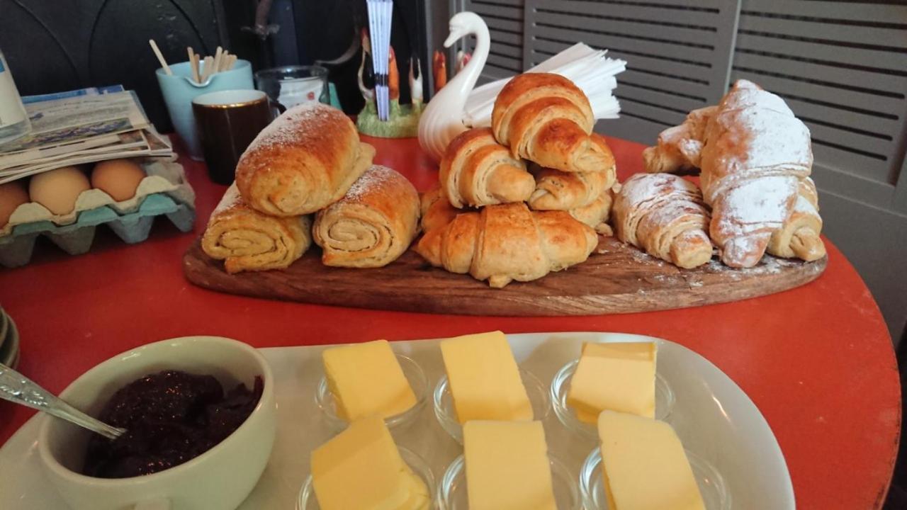 The Bear Bread Bakery B&B, Ensuite Rooms Above The Bakery, Colyton Exteriör bild