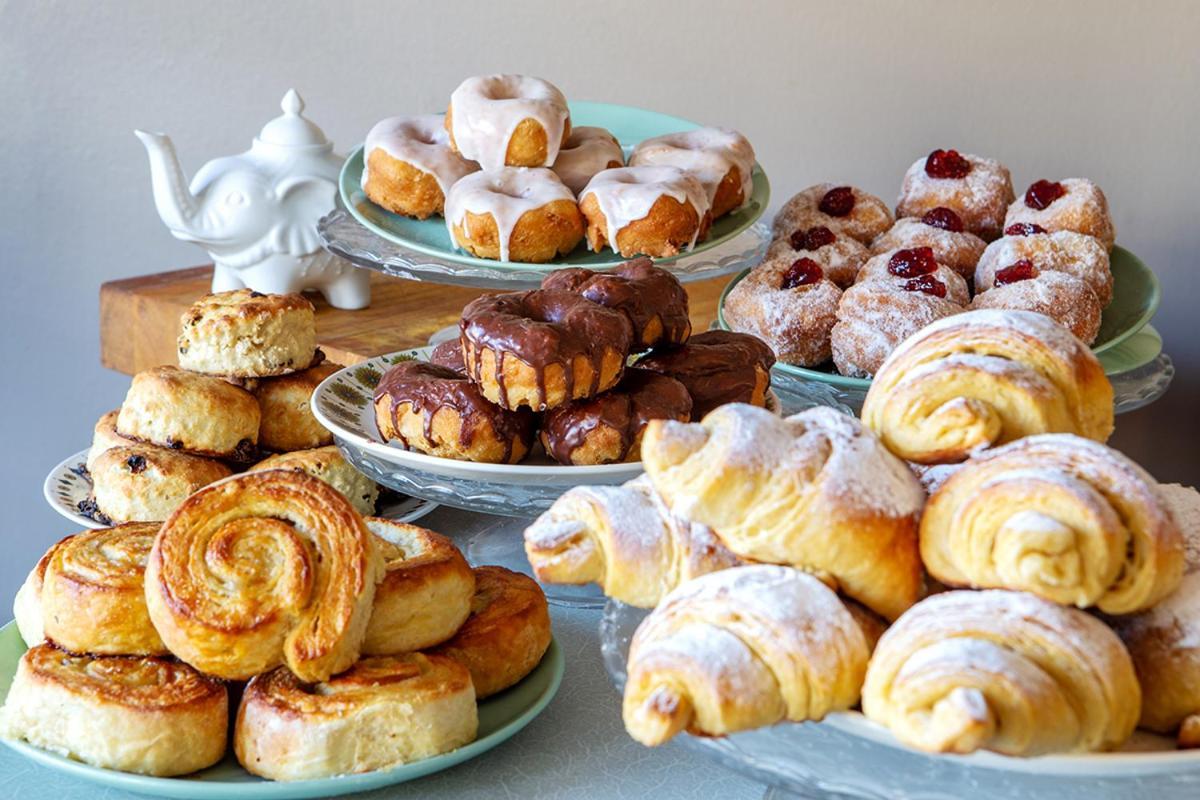 The Bear Bread Bakery B&B, Ensuite Rooms Above The Bakery, Colyton Exteriör bild
